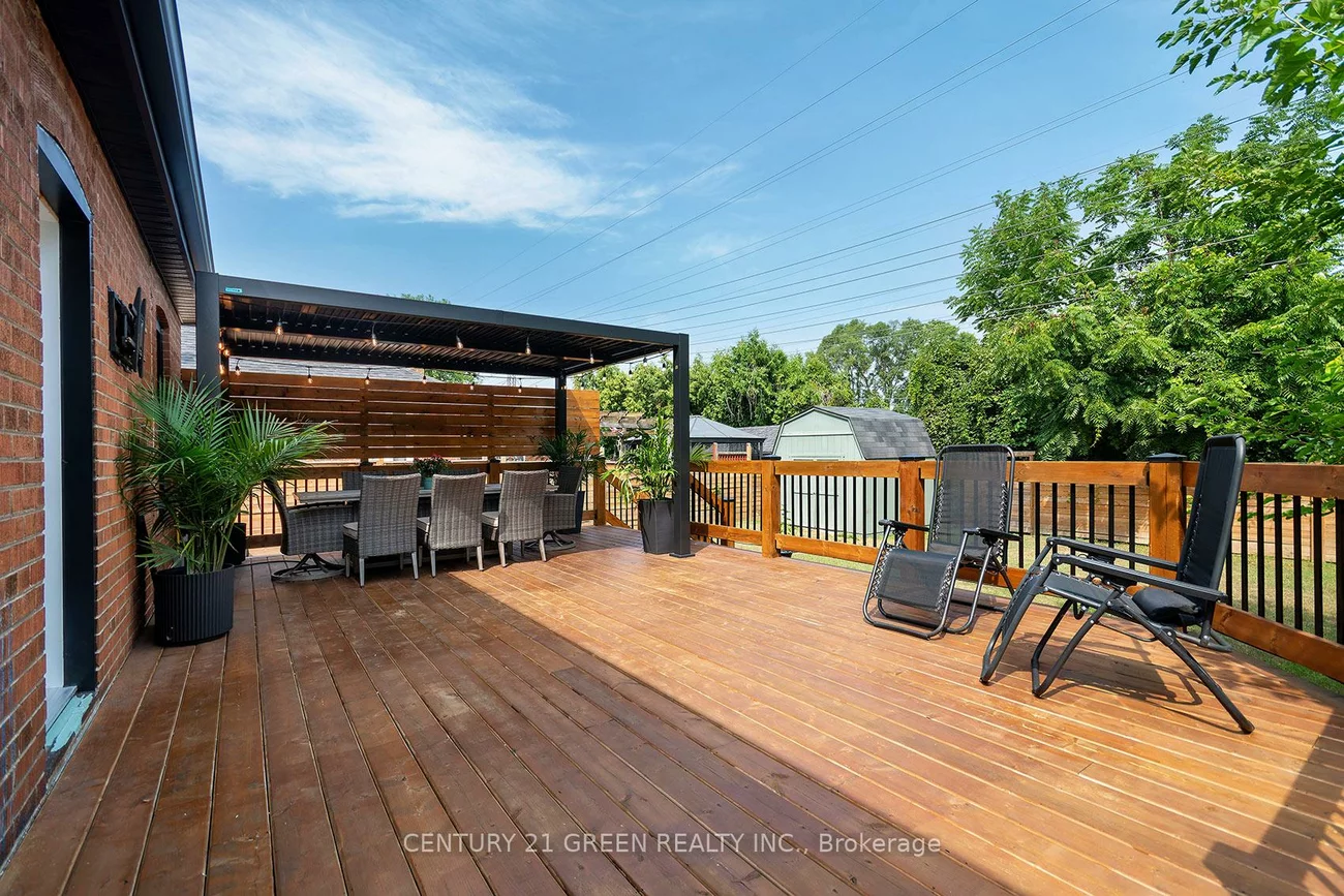 32, Castlebar, Stonegate-Queensway, Toronto