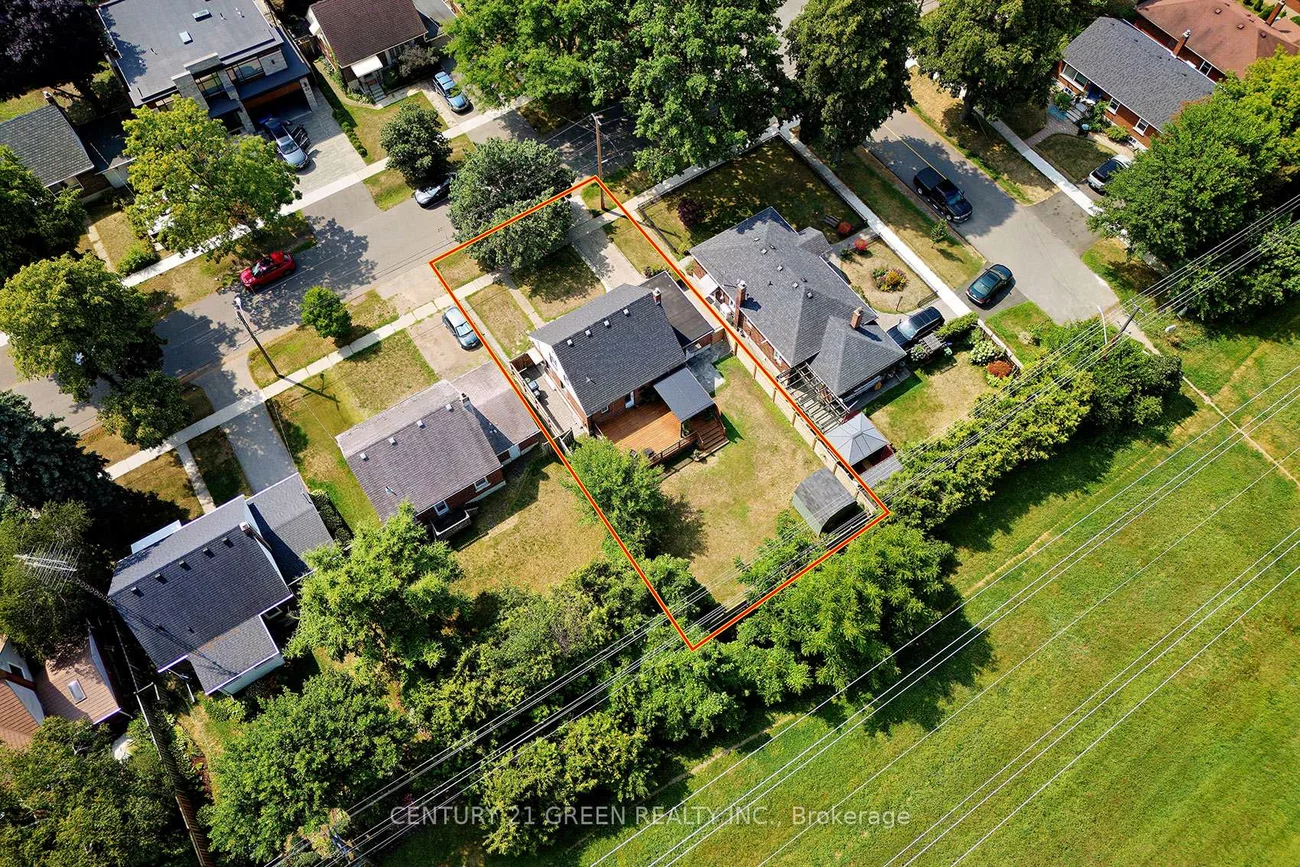 32, Castlebar, Stonegate-Queensway, Toronto