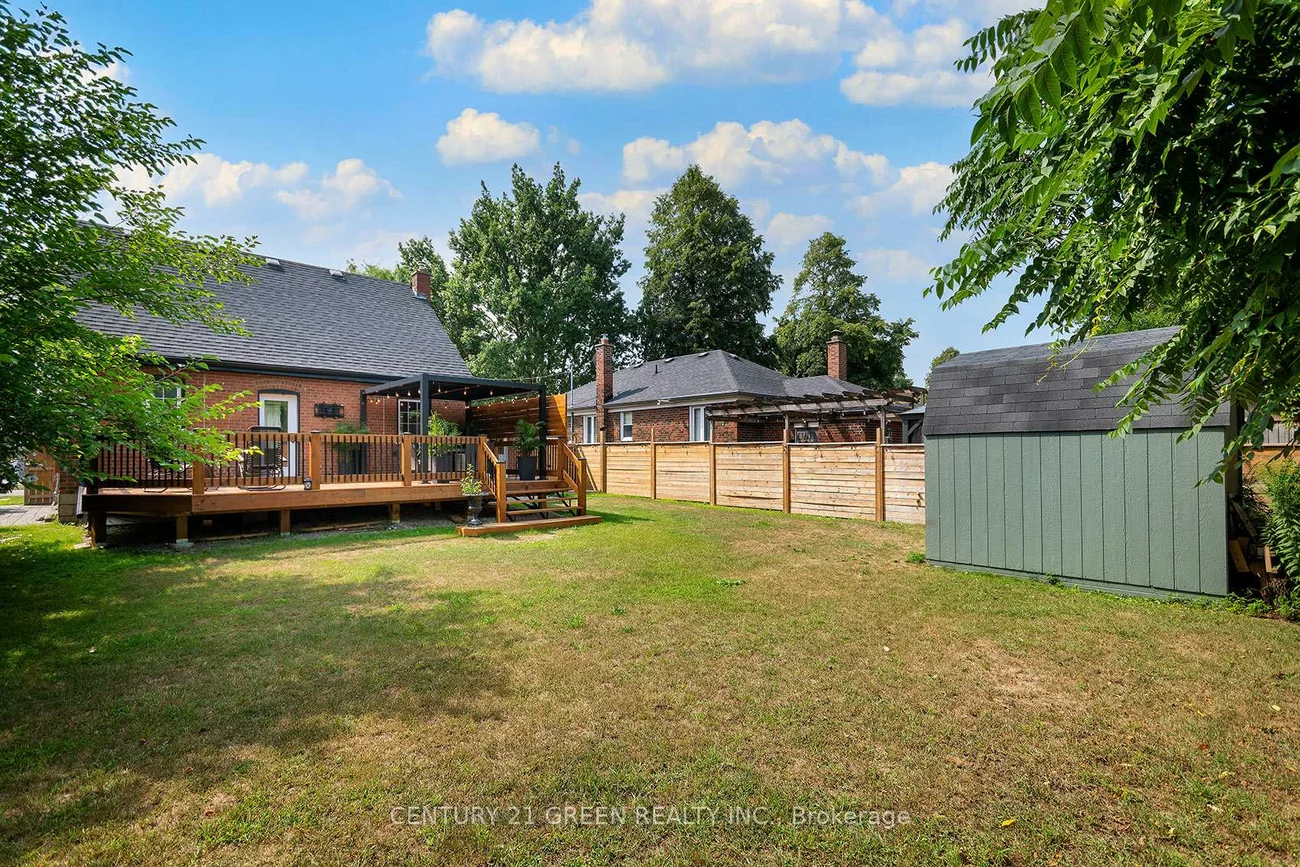 32, Castlebar, Stonegate-Queensway, Toronto