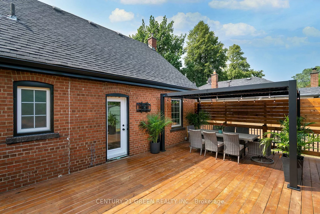 32, Castlebar, Stonegate-Queensway, Toronto