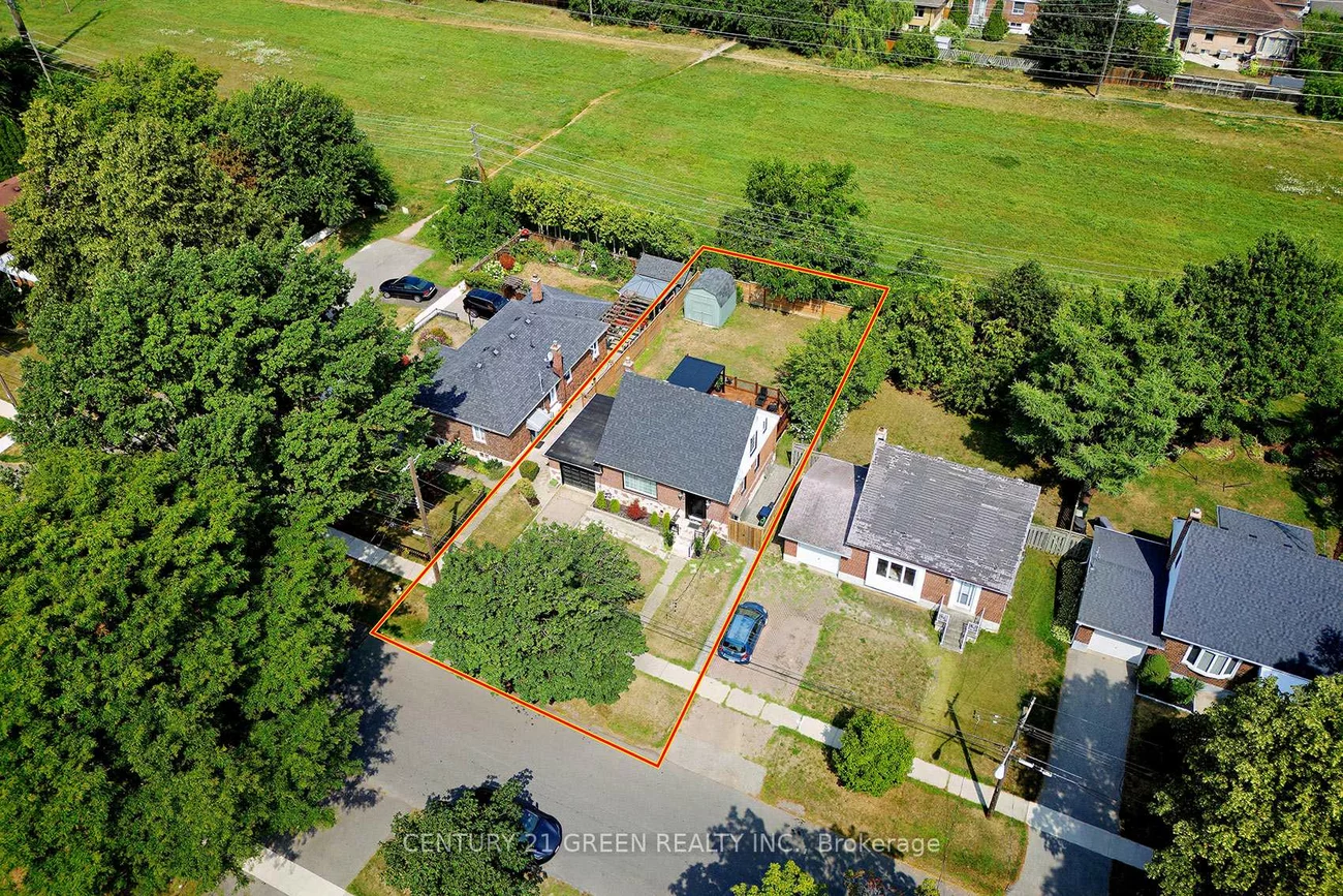 32, Castlebar, Stonegate-Queensway, Toronto