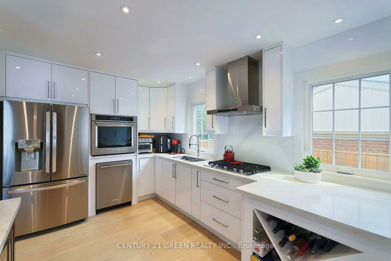32, Castlebar, Stonegate-Queensway, Toronto