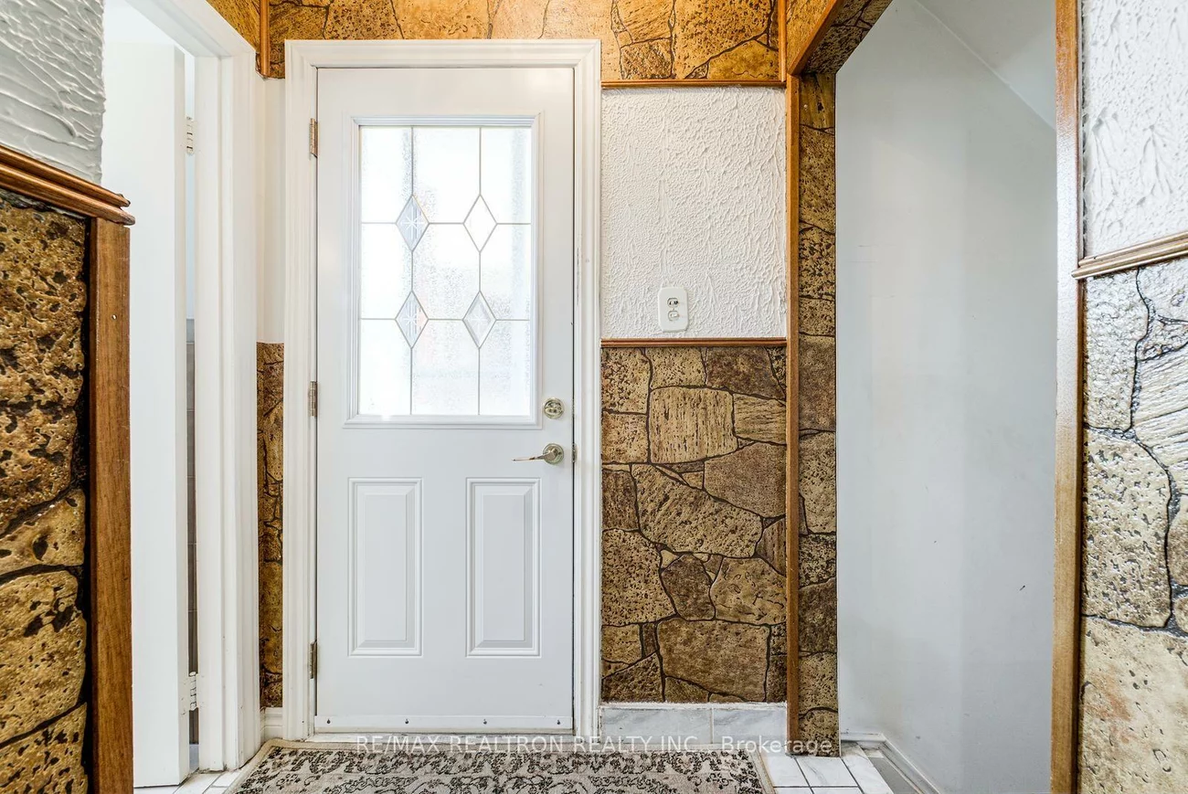 115, Hullmar, Black Creek, Toronto