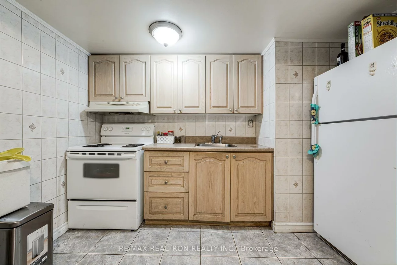 115, Hullmar, Black Creek, Toronto