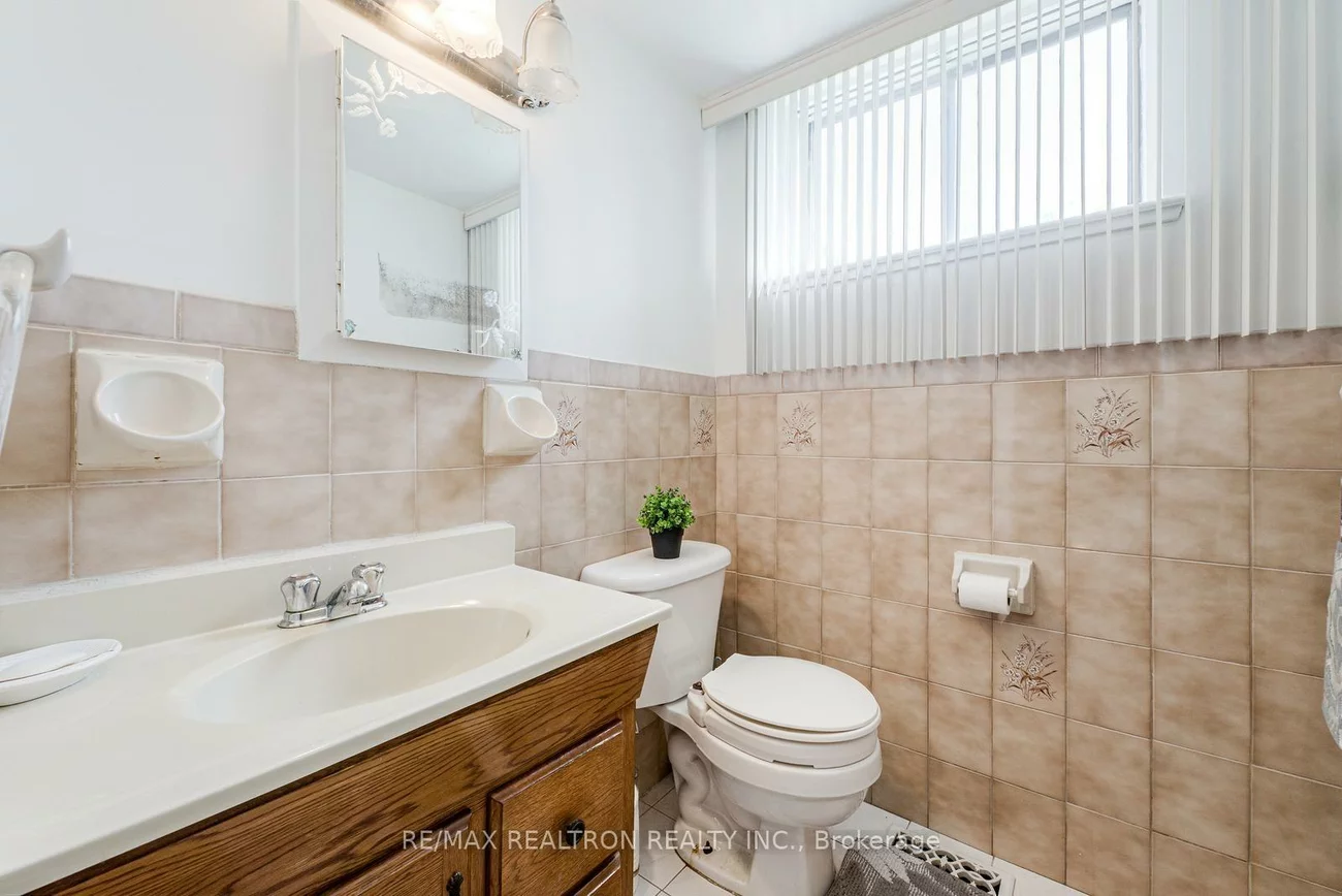 115, Hullmar, Black Creek, Toronto