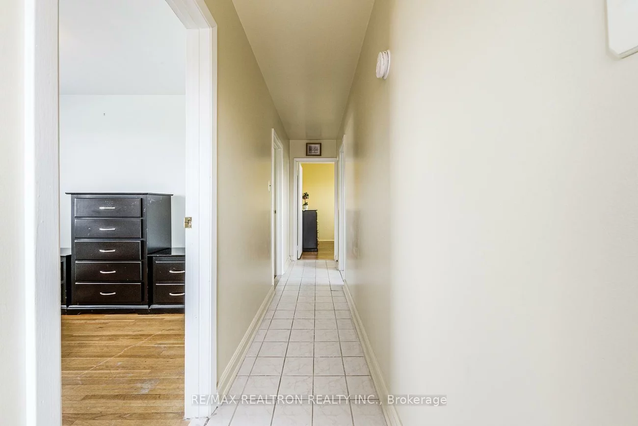 115, Hullmar, Black Creek, Toronto