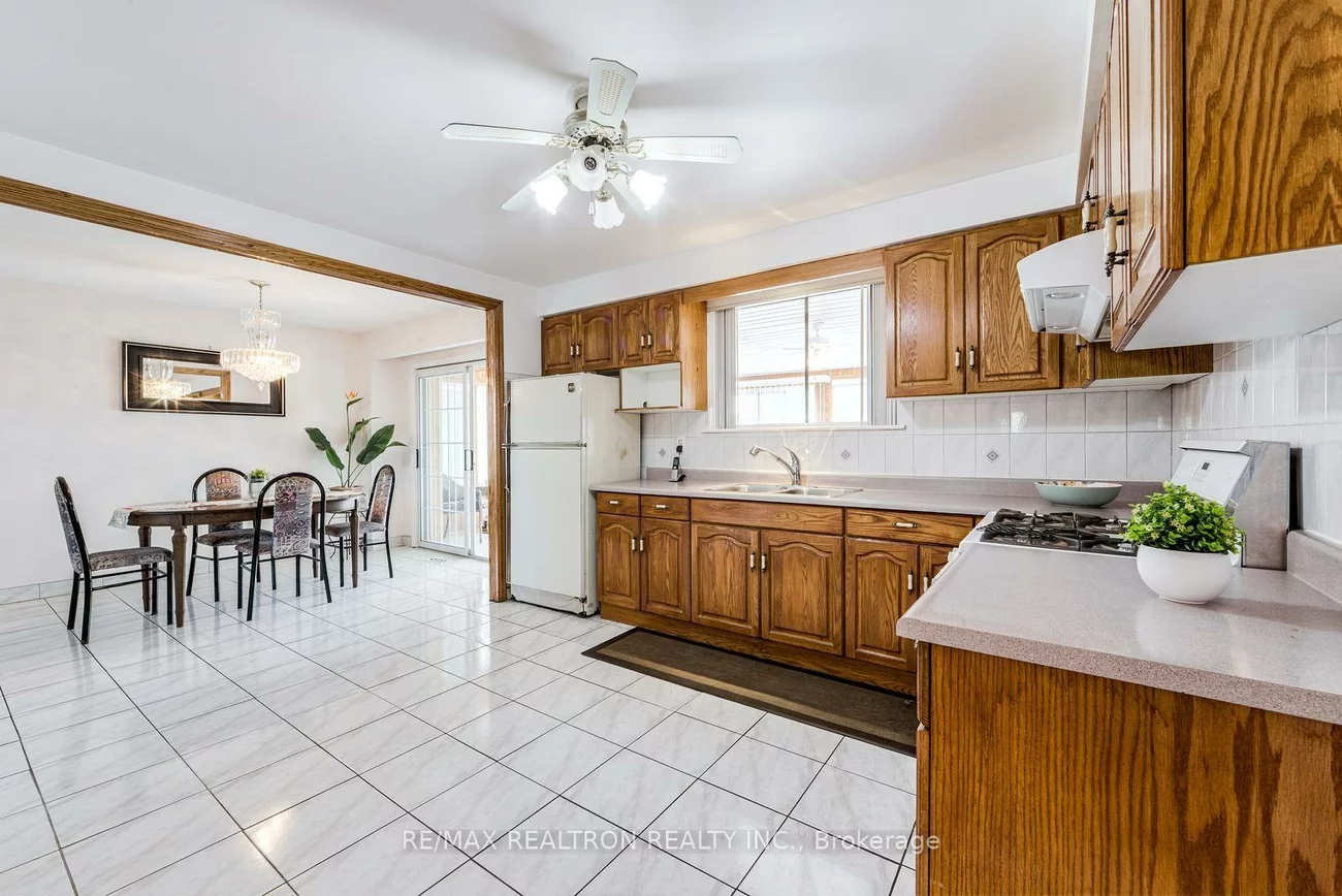 115, Hullmar, Black Creek, Toronto