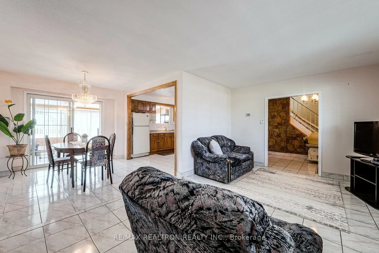 115, Hullmar, Black Creek, Toronto