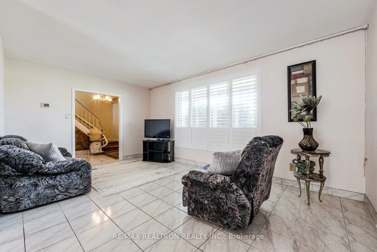 115, Hullmar, Black Creek, Toronto