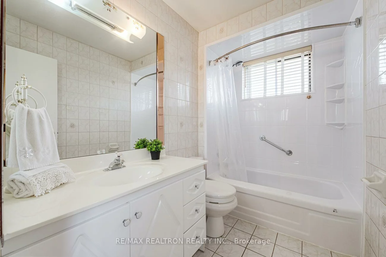 115, Hullmar, Black Creek, Toronto