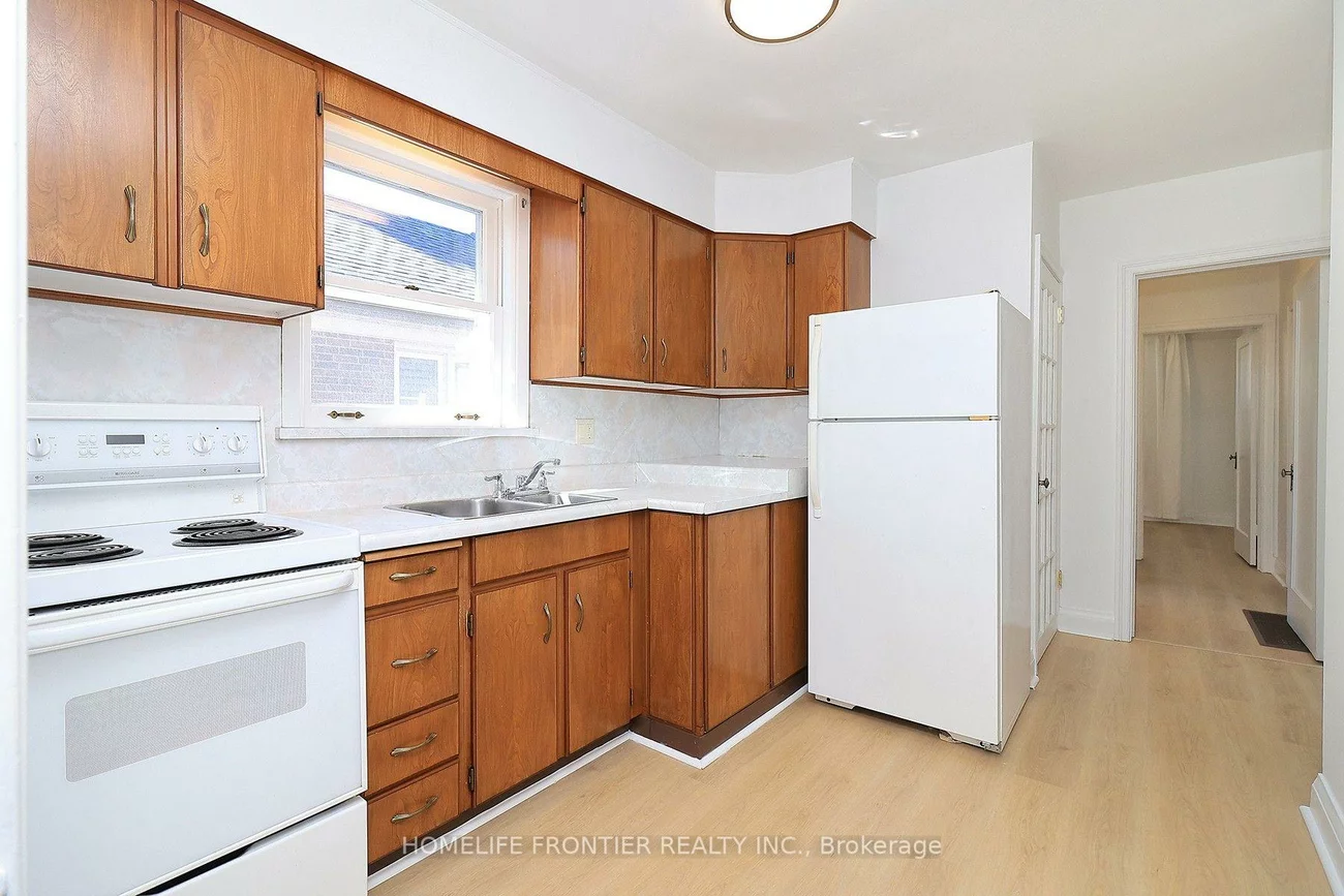 132, Wesley, Stonegate-Queensway, Toronto