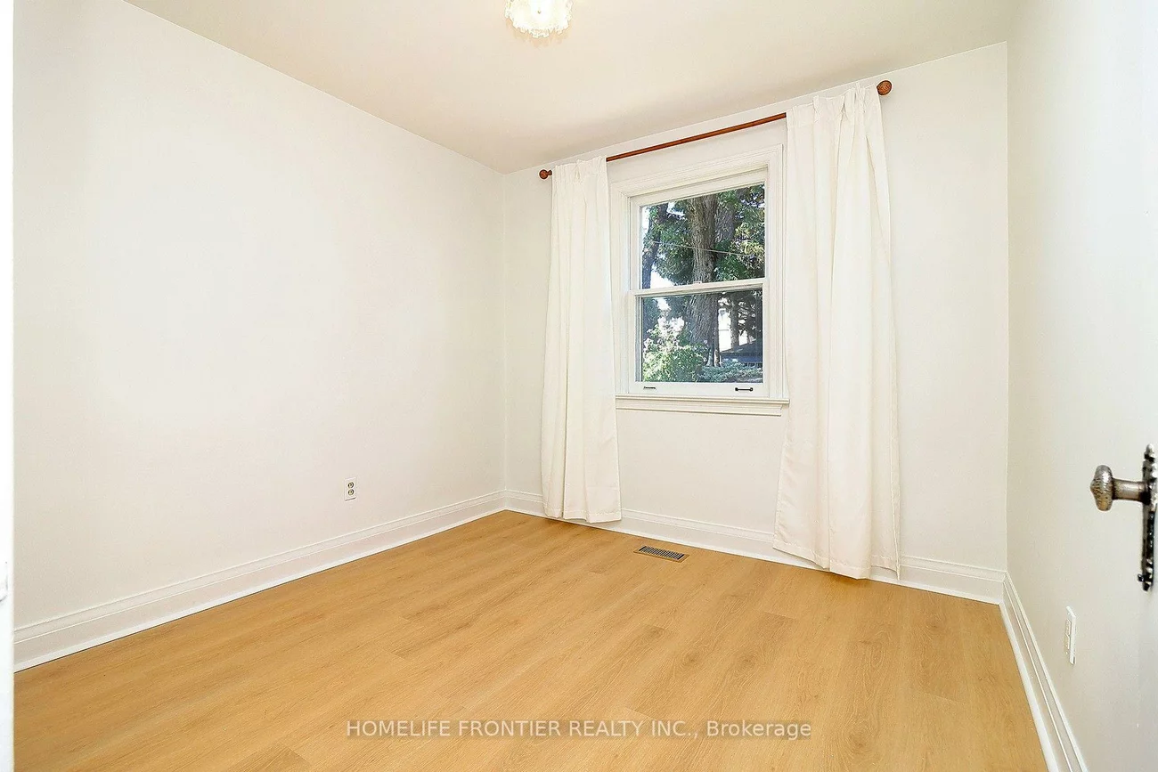 132, Wesley, Stonegate-Queensway, Toronto