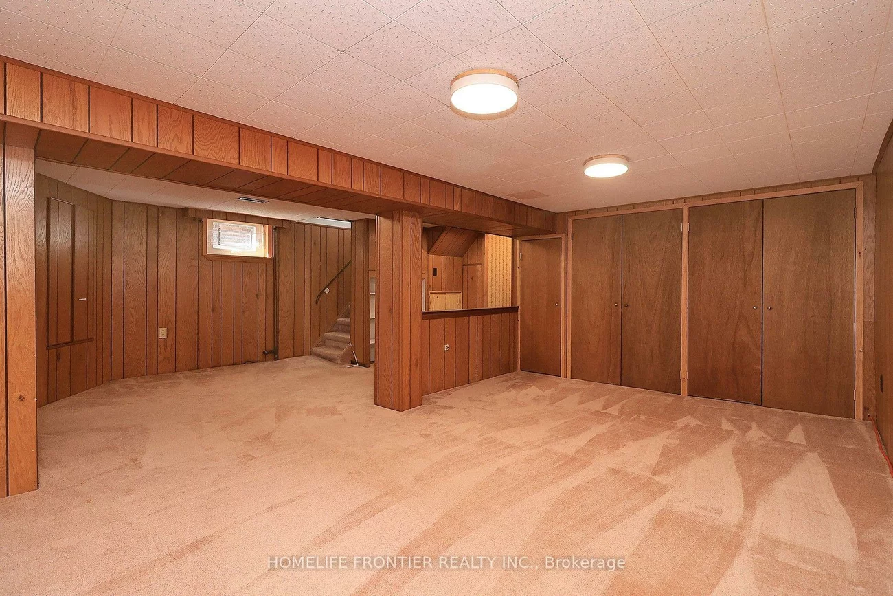 132, Wesley, Stonegate-Queensway, Toronto