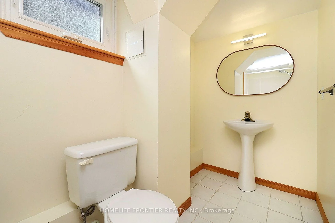 132, Wesley, Stonegate-Queensway, Toronto