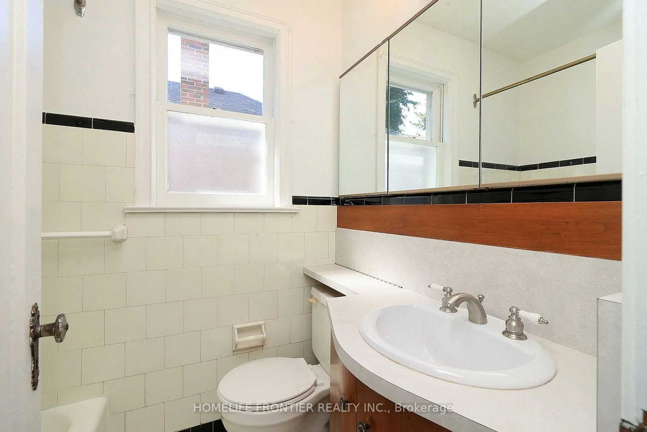 132, Wesley, Stonegate-Queensway, Toronto