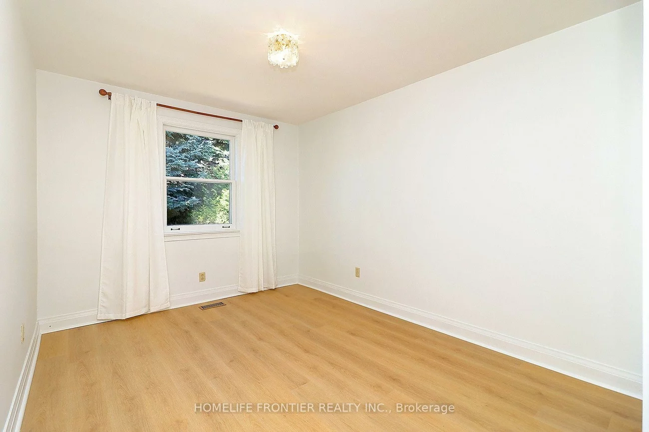 132, Wesley, Stonegate-Queensway, Toronto
