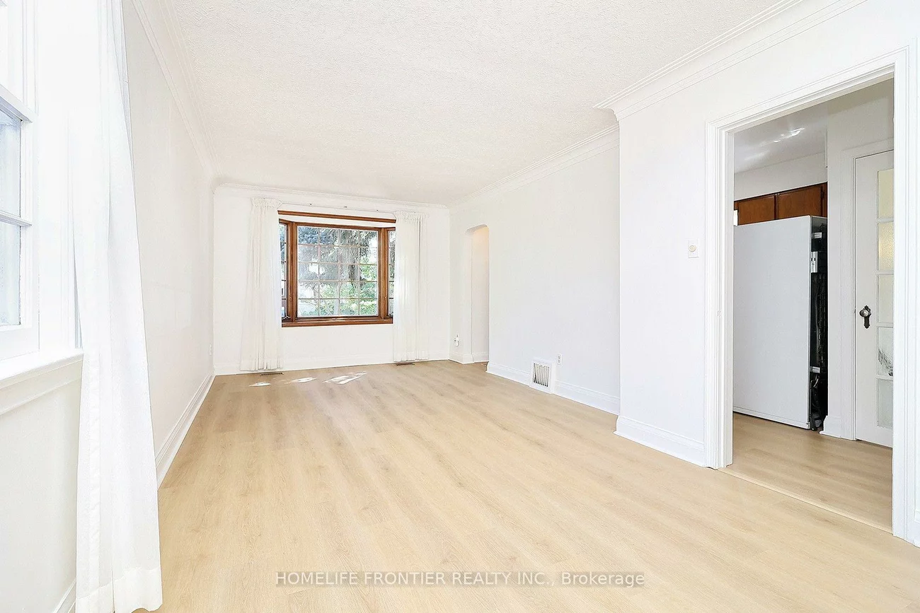 132, Wesley, Stonegate-Queensway, Toronto