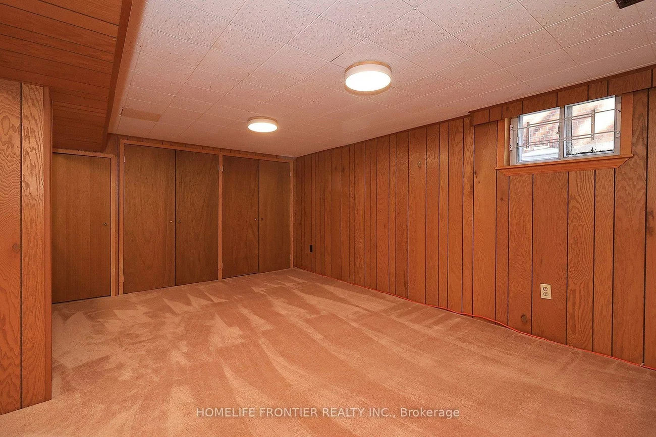132, Wesley, Stonegate-Queensway, Toronto