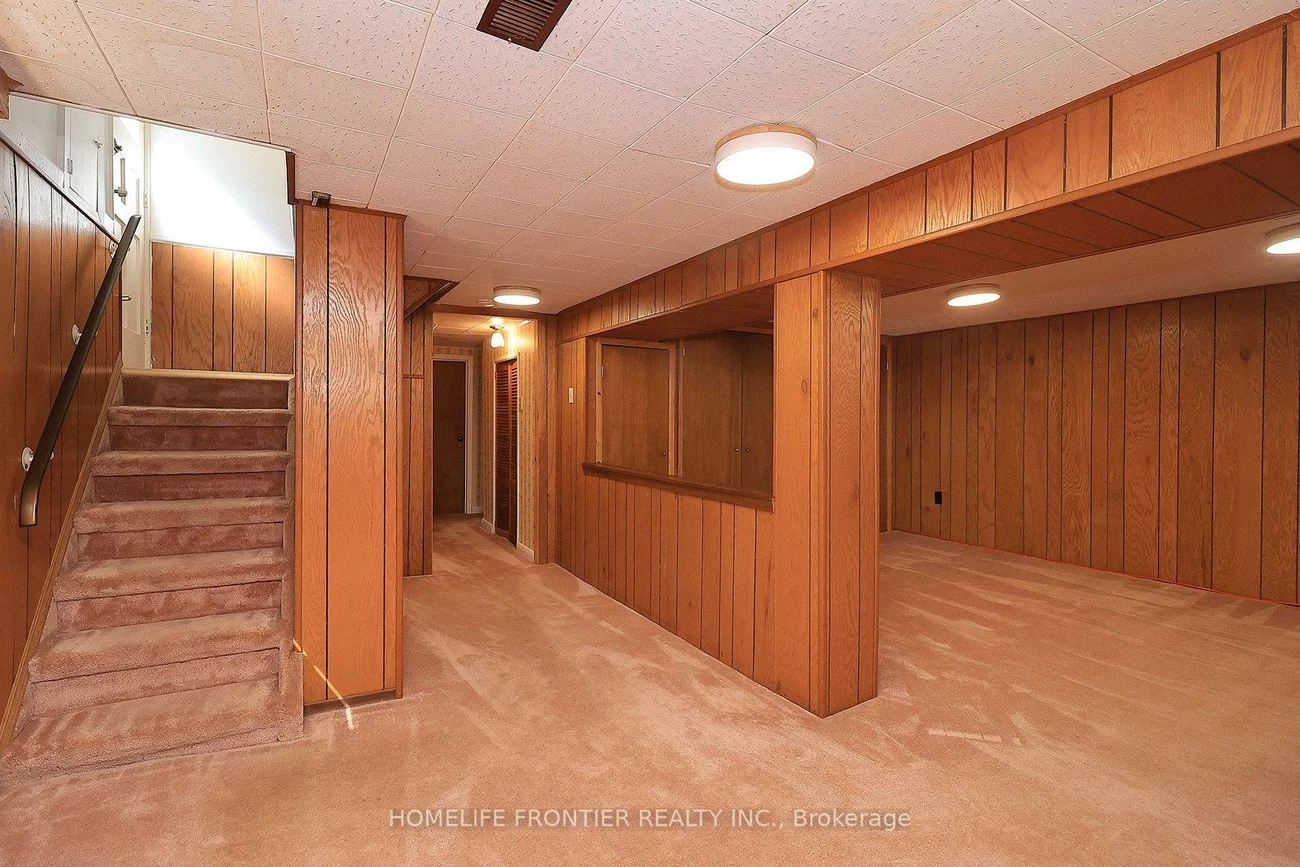 132, Wesley, Stonegate-Queensway, Toronto