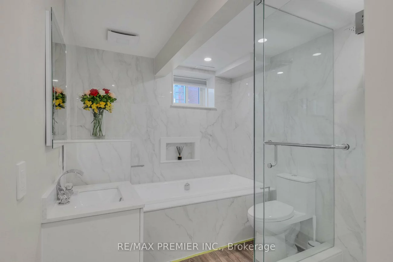 62, Keegan, York University Heights, Toronto