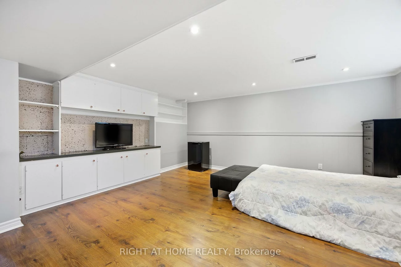 45, Faversham, Eringate-Centennial-West Deane, Toronto