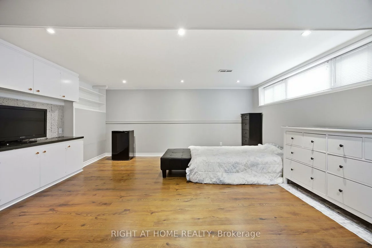 45, Faversham, Eringate-Centennial-West Deane, Toronto