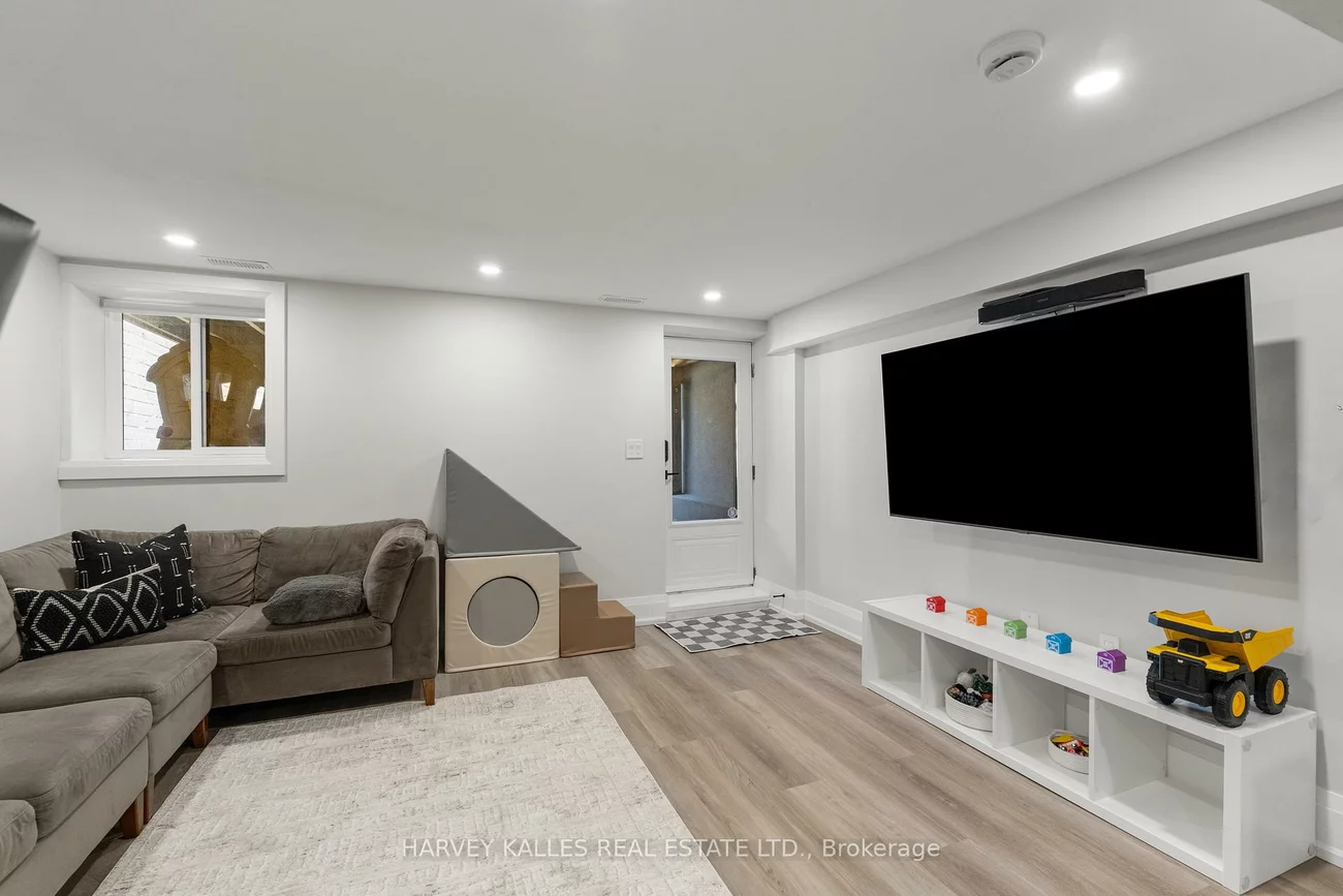 106, Hope, Corso Italia-Davenport, Toronto