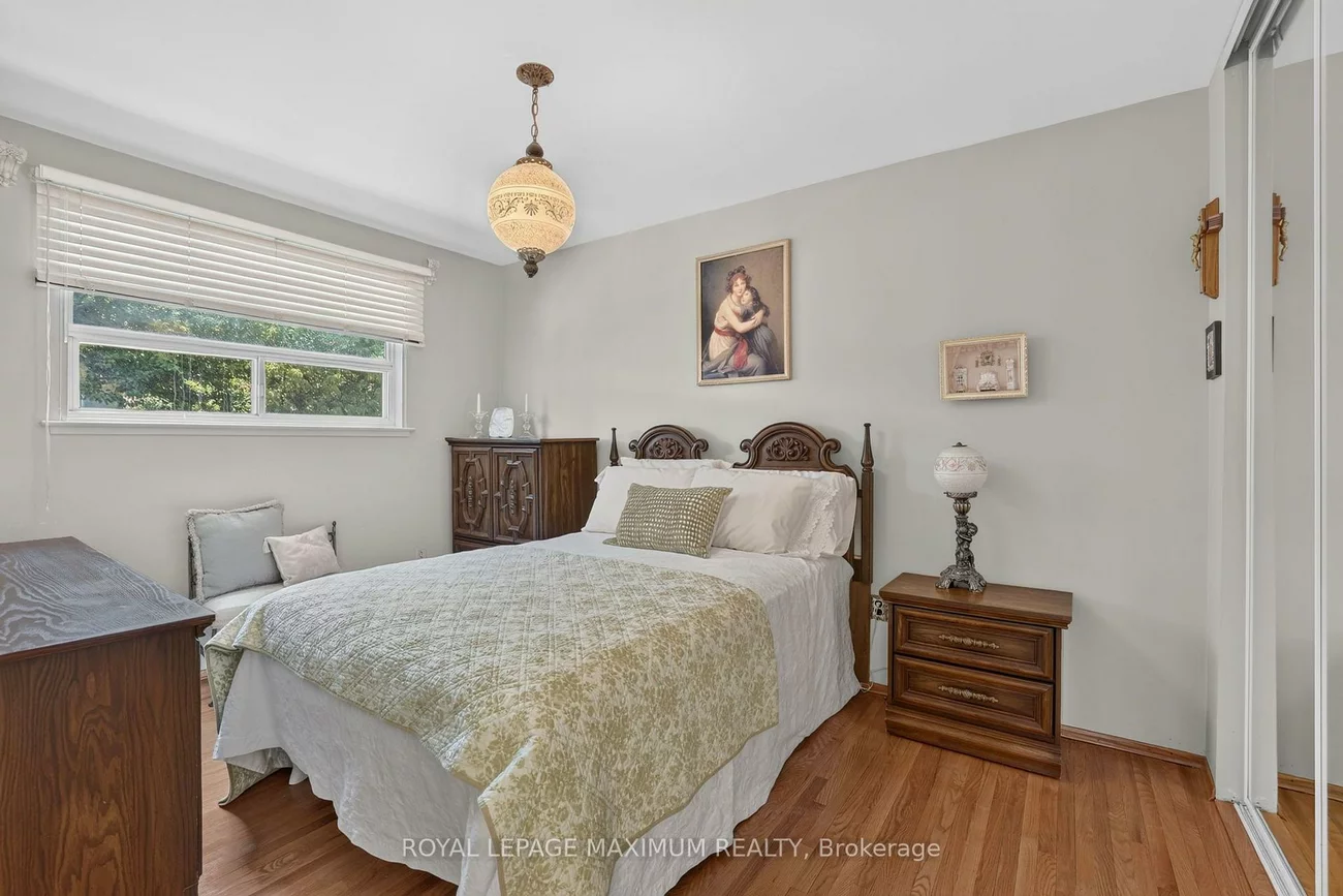 42, Pergola, West Humber-Clairville, Toronto