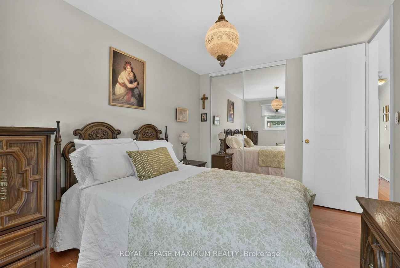 42, Pergola, West Humber-Clairville, Toronto