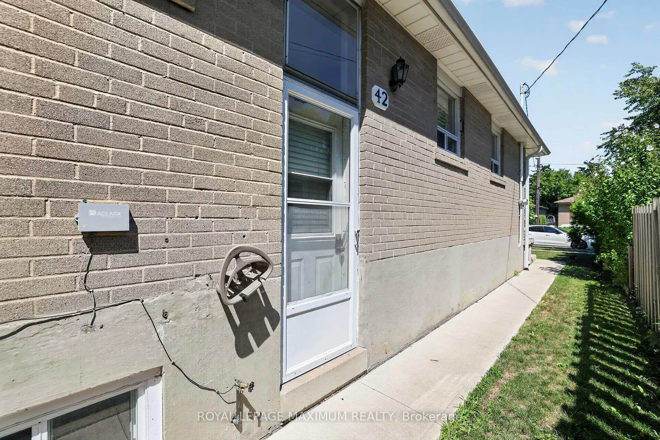 42, Pergola, West Humber-Clairville, Toronto