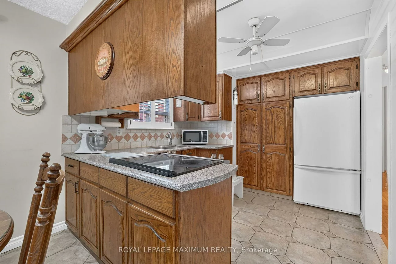 42, Pergola, West Humber-Clairville, Toronto