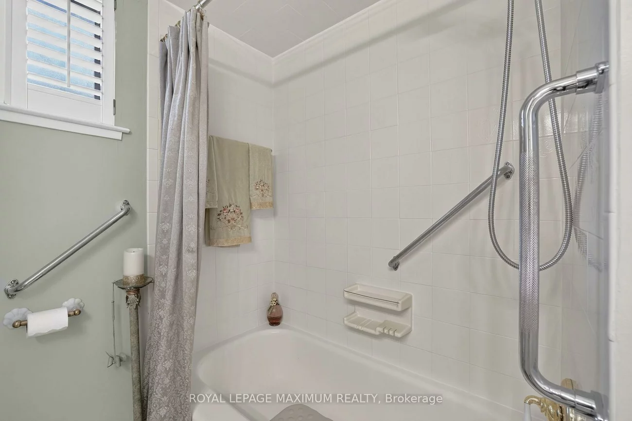 42, Pergola, West Humber-Clairville, Toronto