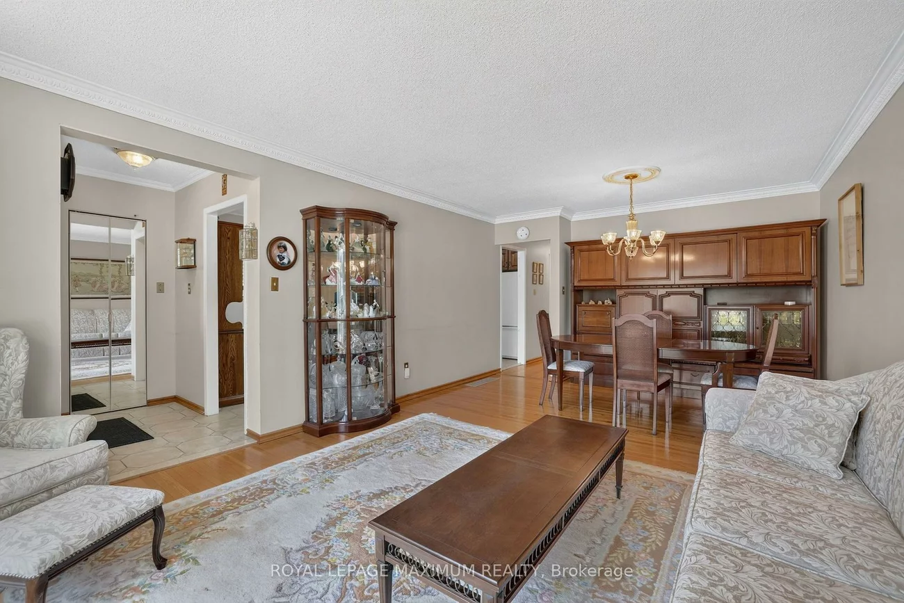 42, Pergola, West Humber-Clairville, Toronto