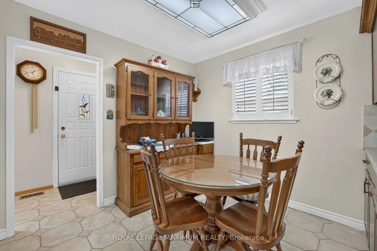 42, Pergola, West Humber-Clairville, Toronto