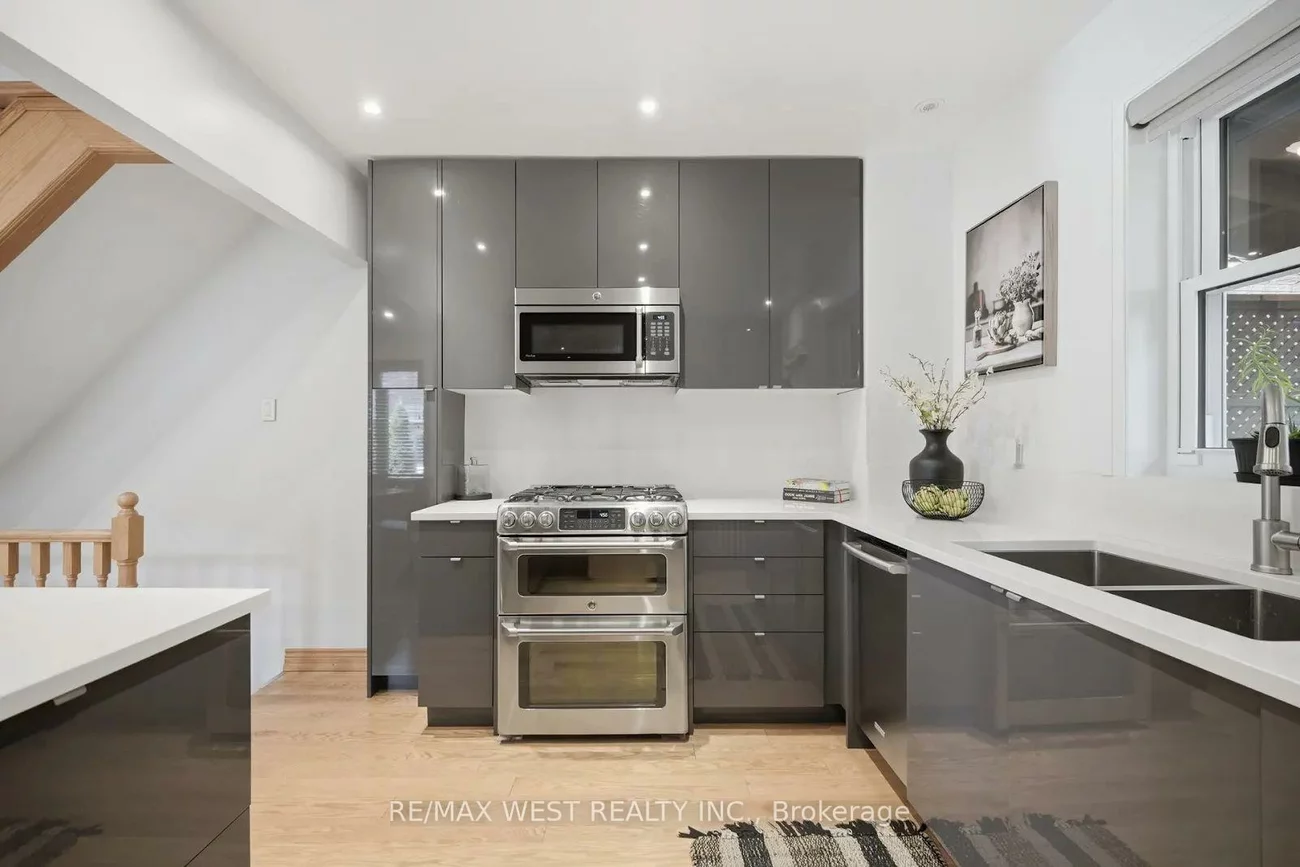 151, Jane, Runnymede-Bloor West Village, Toronto