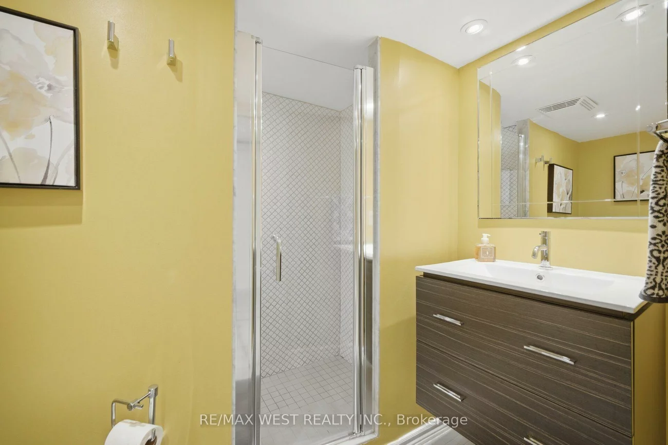 151, Jane, Runnymede-Bloor West Village, Toronto