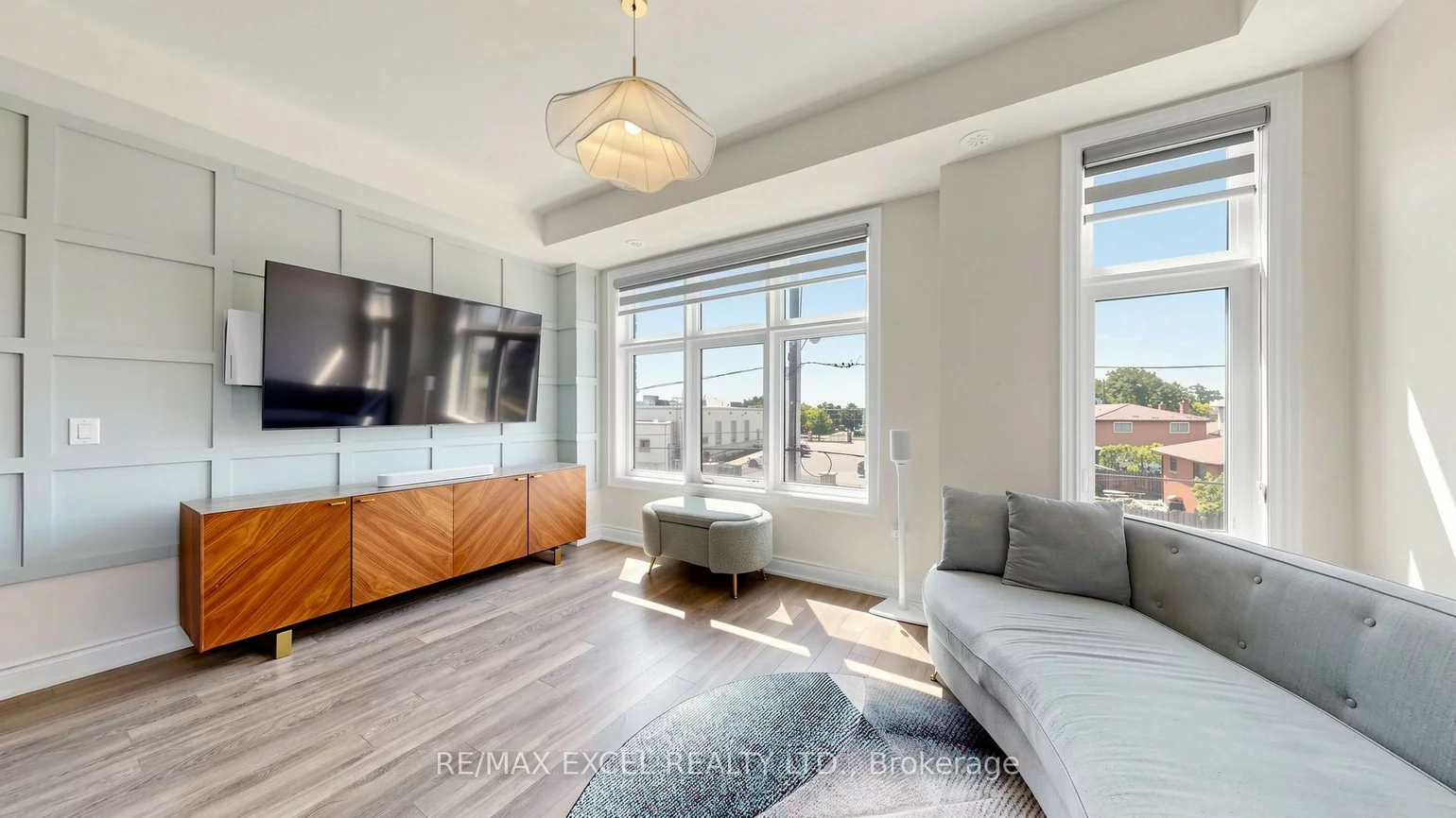 2A, Muir, Humber Summit, Toronto