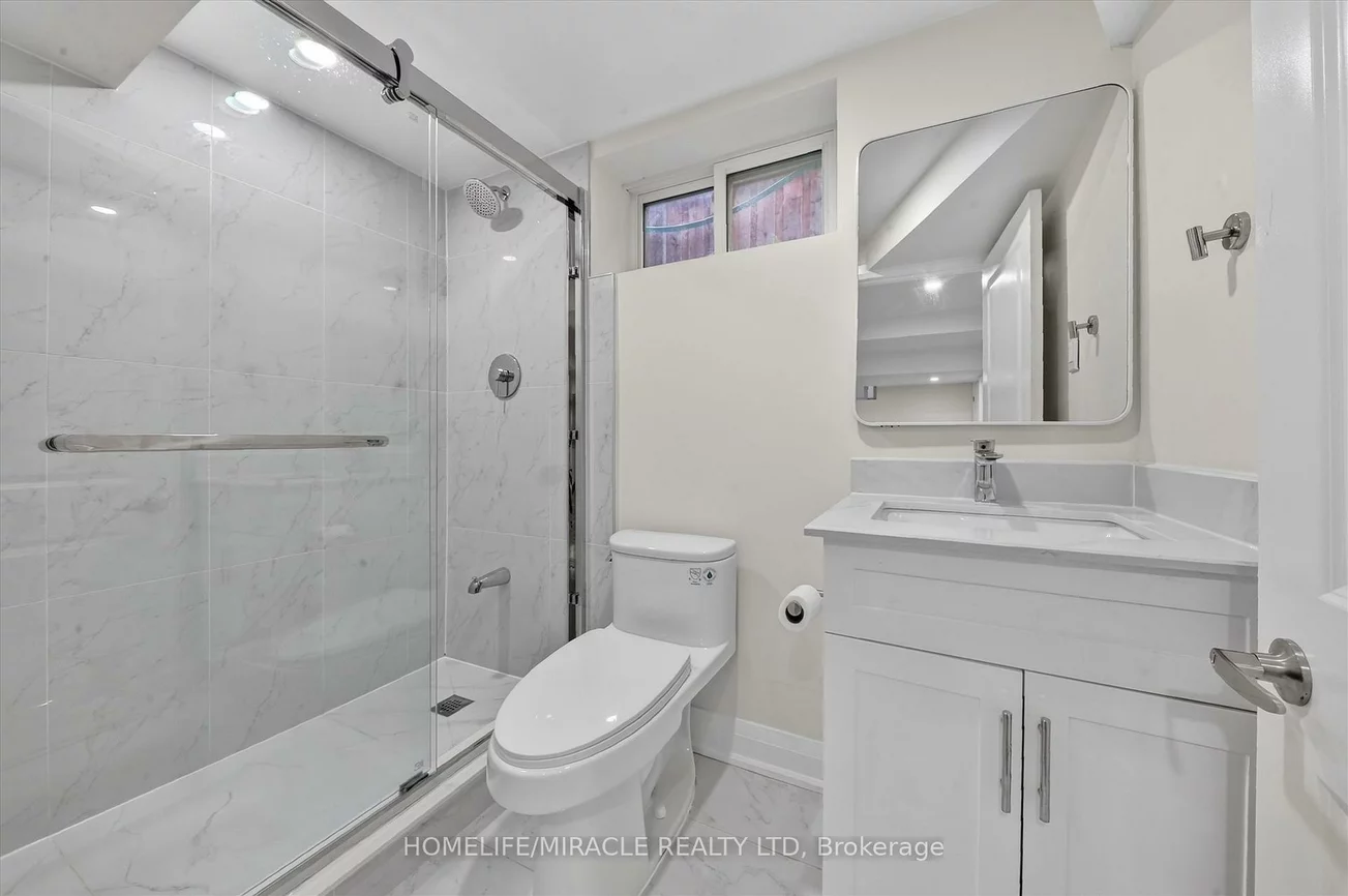 18, Elderfield, Etobicoke West Mall, Toronto
