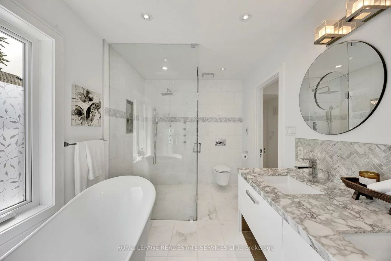 52, Glenaden, Stonegate-Queensway, Toronto