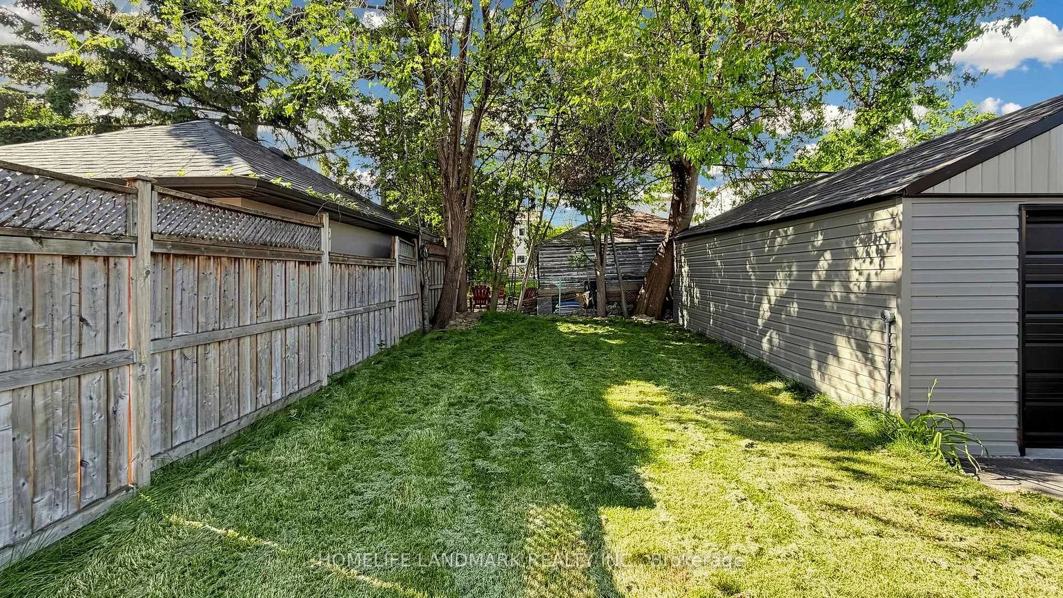 88, Waniska, Stonegate-Queensway, Toronto