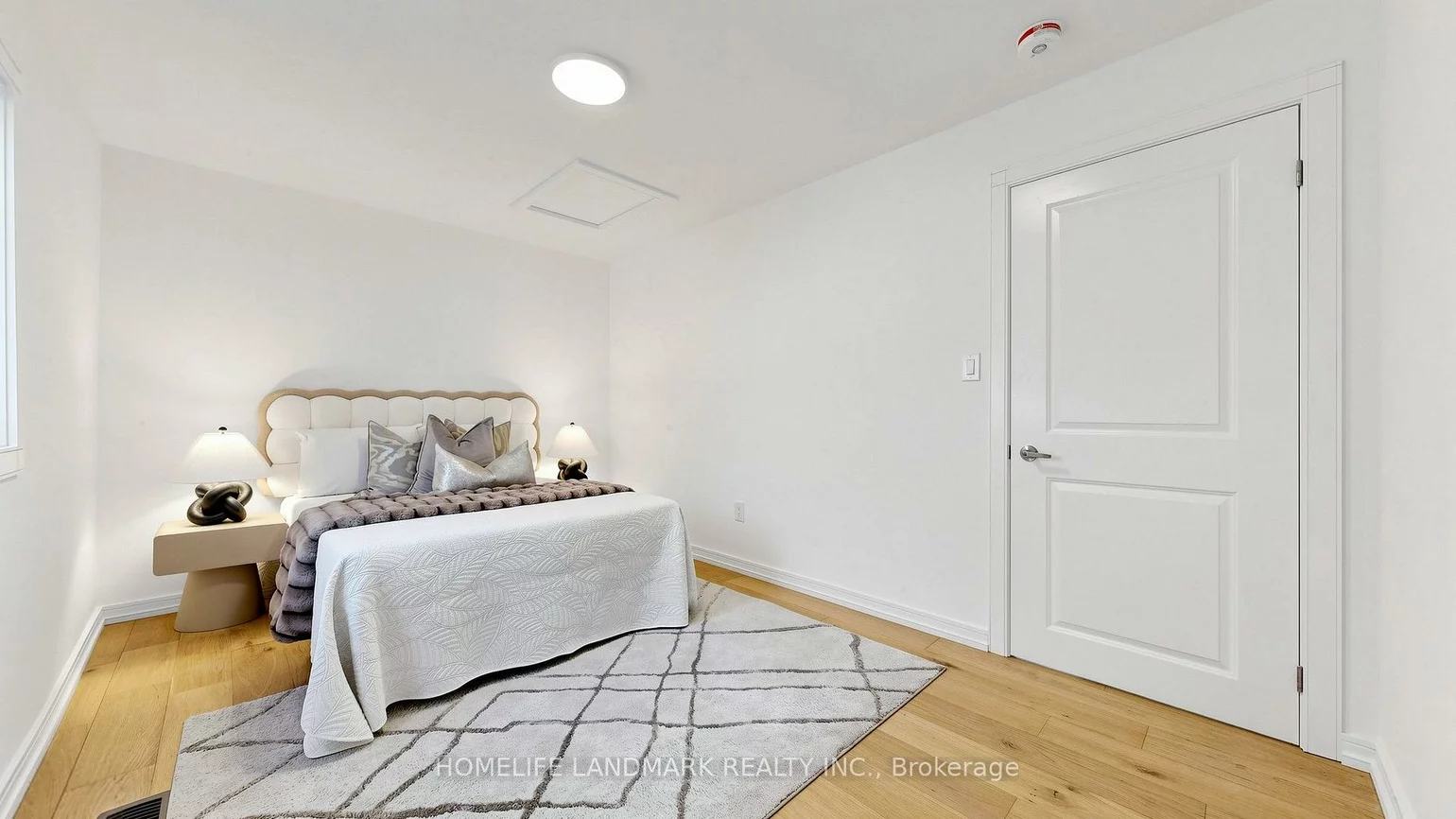 88, Waniska, Stonegate-Queensway, Toronto