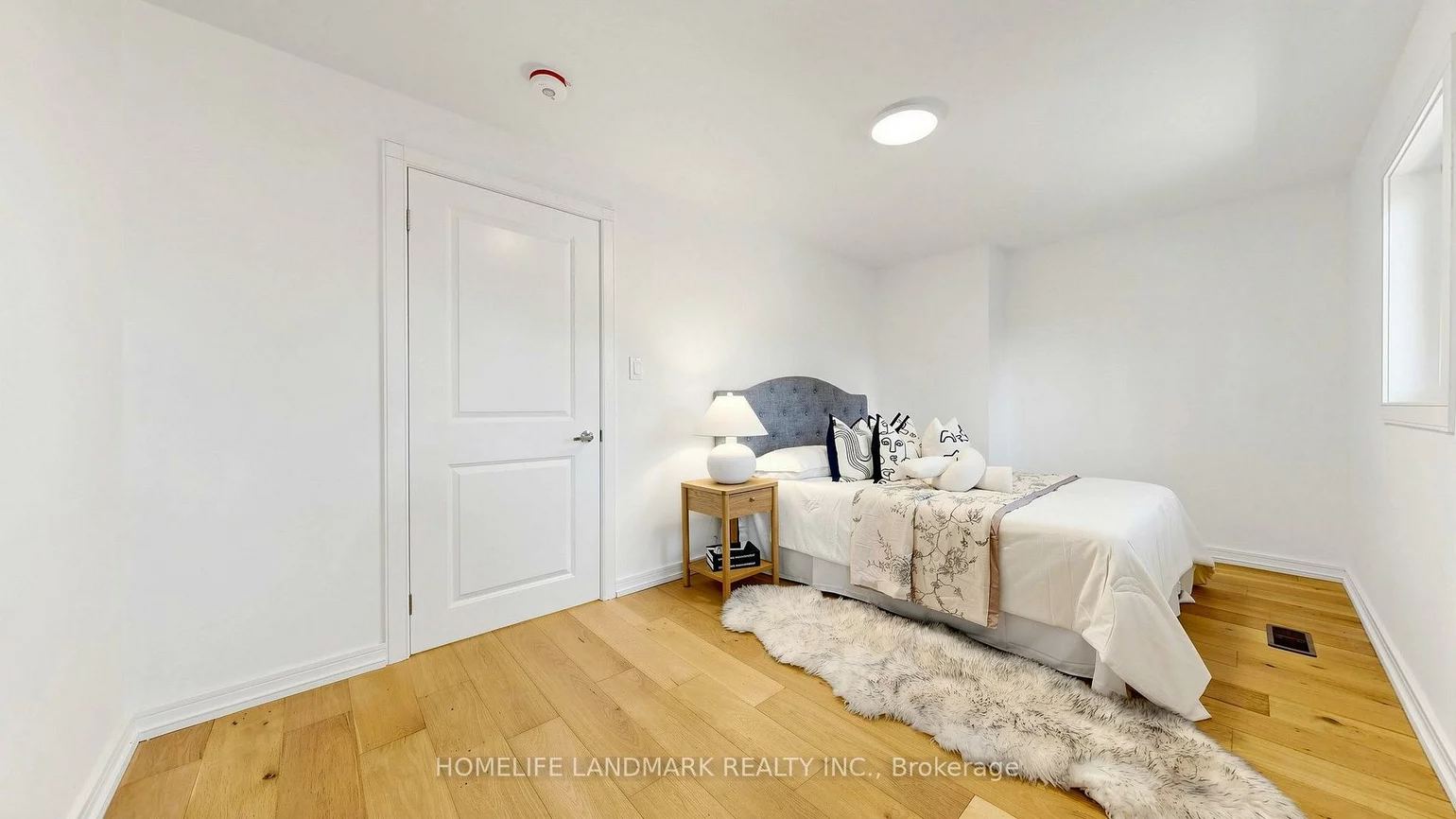 88, Waniska, Stonegate-Queensway, Toronto