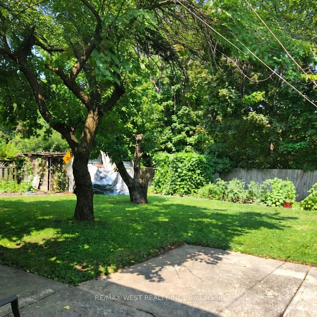 65, Ridge Point, Brookhaven-Amesbury, Toronto