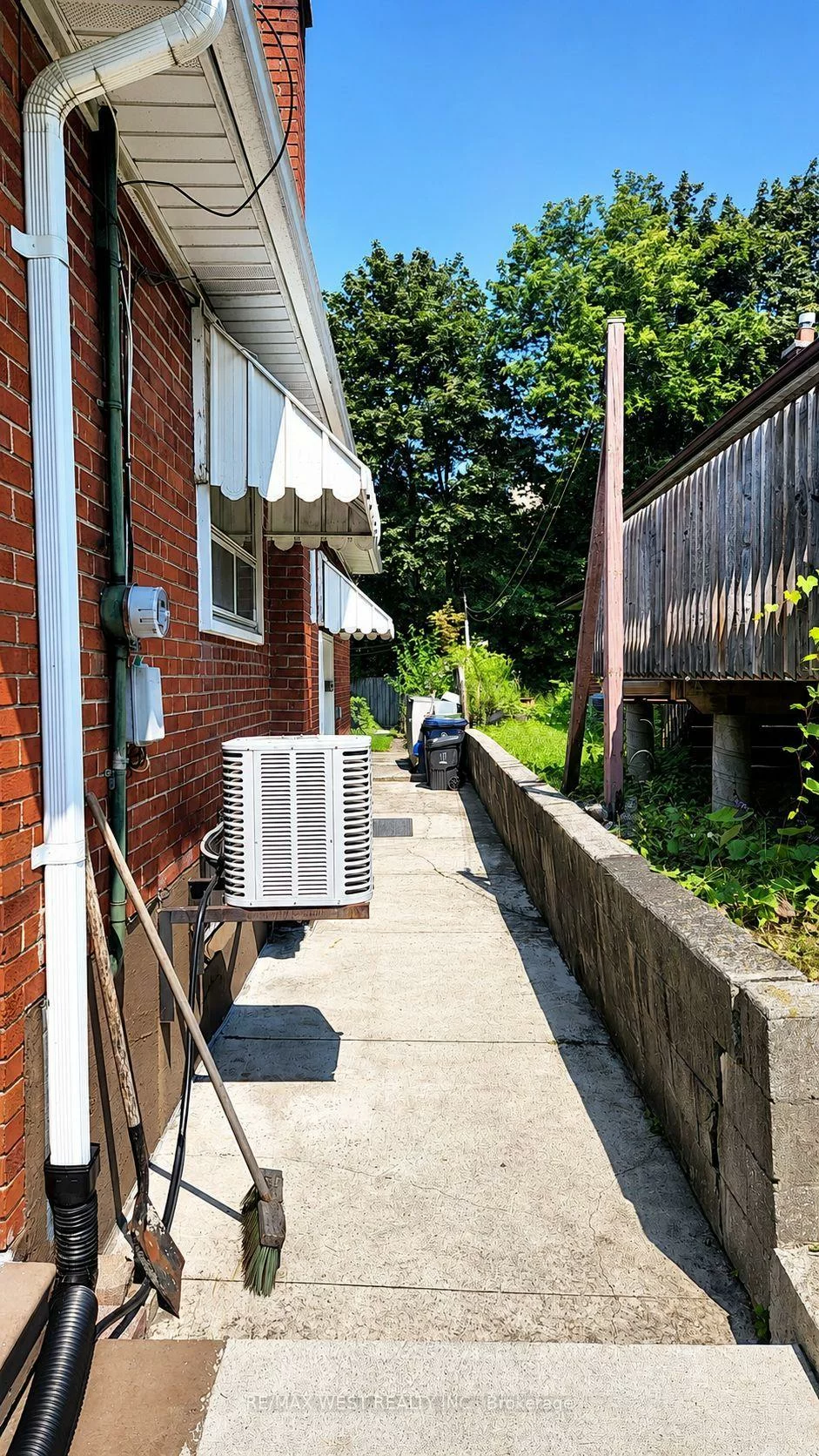65, Ridge Point, Brookhaven-Amesbury, Toronto