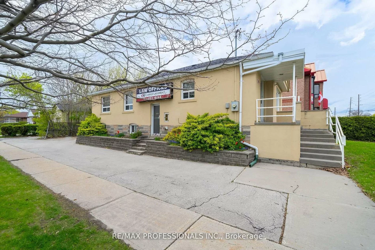 586, Browns, Alderwood, Toronto