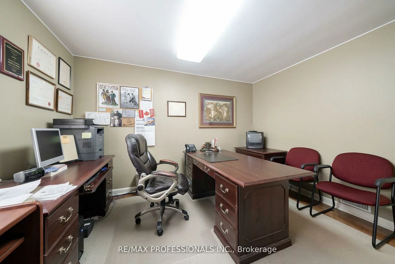 586, Browns, Alderwood, Toronto