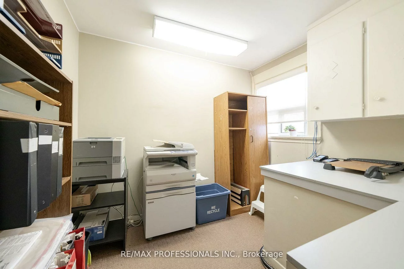 586, Browns, Alderwood, Toronto
