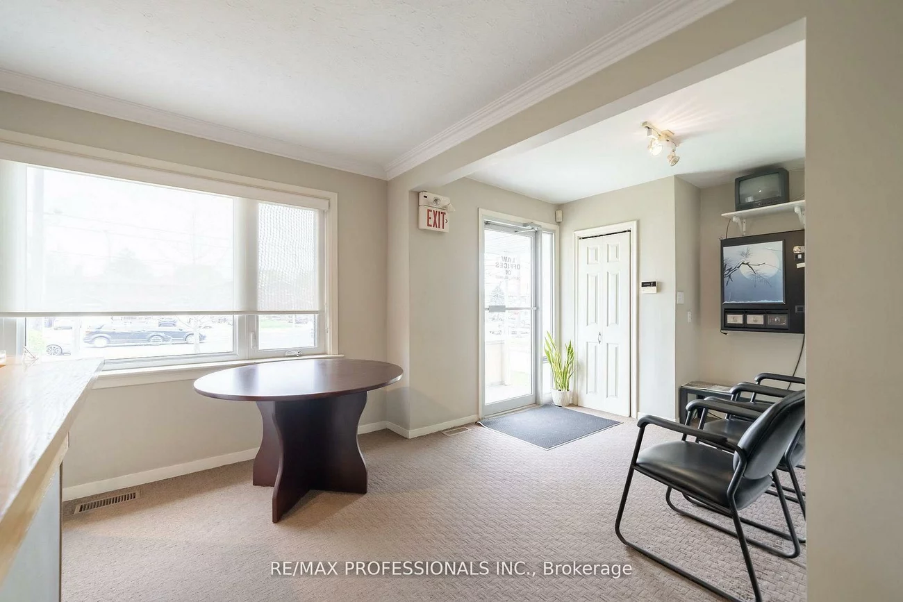 586, Browns, Alderwood, Toronto
