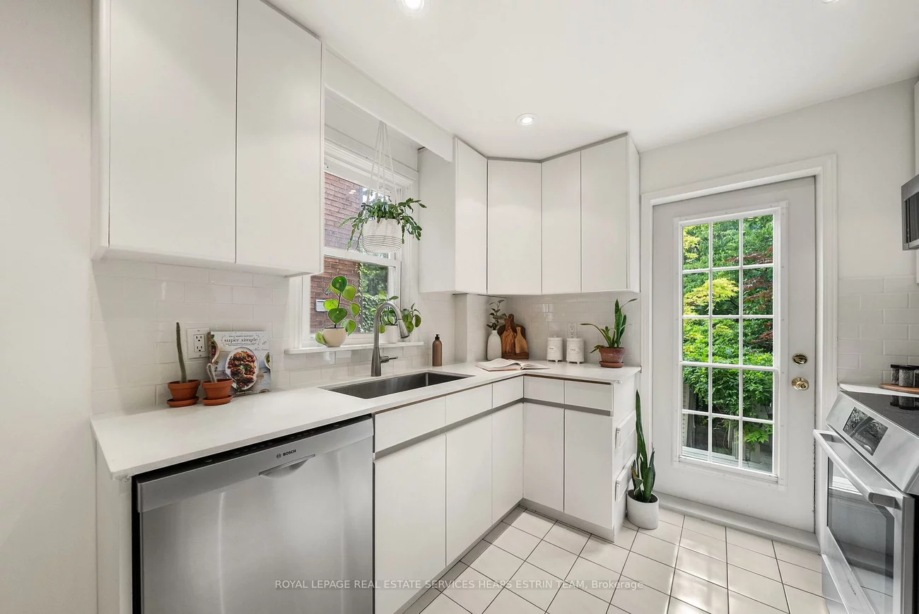 56, Durie, High Park-Swansea, Toronto