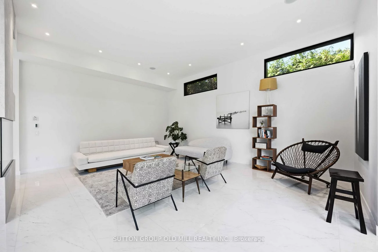18, Herne, Edenbridge-Humber Valley, Toronto